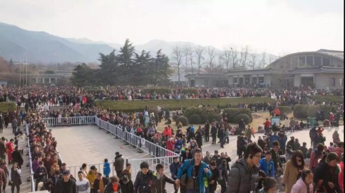 景區(qū)過五一，為何會讓員工抱怨、游客罵娘成了常態(tài)？ 