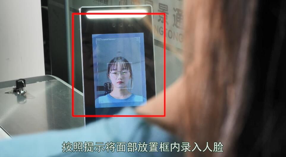 劇場(chǎng)人臉識(shí)別一體機(jī)1.jpg
