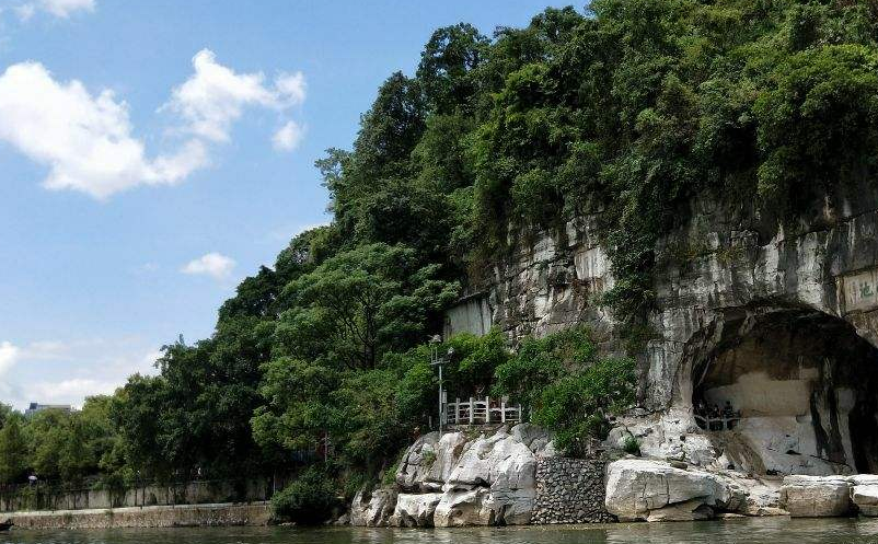 鄉(xiāng)村旅游營(yíng)銷轉(zhuǎn)變傳統(tǒng)營(yíng)銷觀念，進(jìn)入互聯(lián)網(wǎng)營(yíng)銷模式