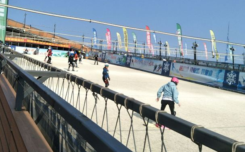 成都新都尖峰旱雪四季滑雪場 成都新都尖峰旱雪四季滑雪場