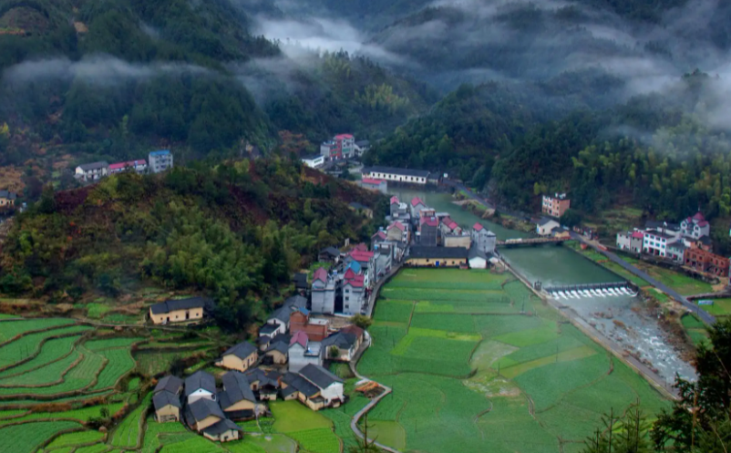  鄉(xiāng)村旅游與科技創(chuàng)新、原鄉(xiāng)文化、生活方式的融合發(fā)展