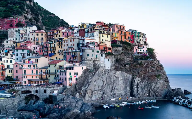 景區(qū)也可以采取淡季和旺季跨時(shí)差別定價(jià)策略