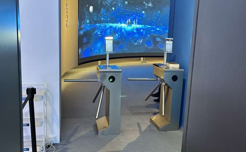 易景通專利研發(fā)，景區(qū)專用檢票閘機(jī)，有何不同？